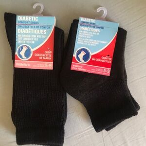 NWT womens pair of black ankle & calf length diabetic socks size 5-9